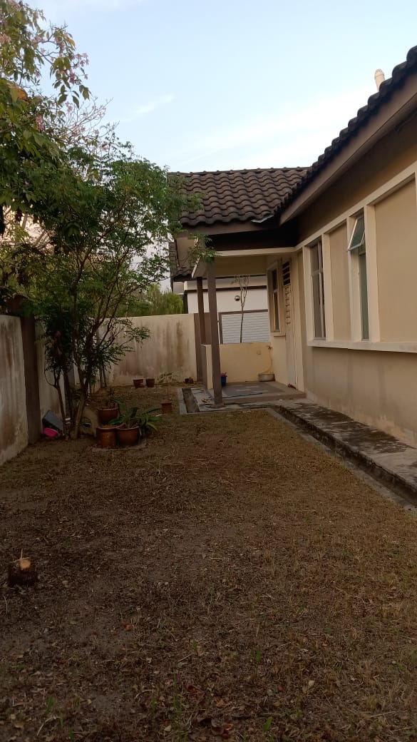 Single Storey Bungalow Taman Rupawan Indah  Rent - photo 5