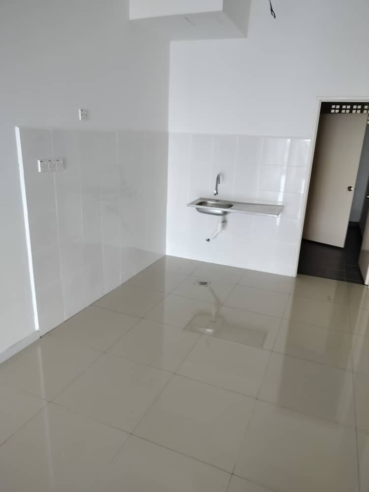 Below Market Value Crystal Creek Condo in Taiping - photo 4