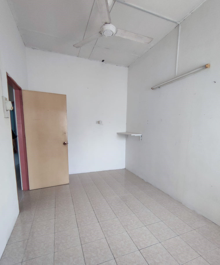 Kamunting Double Storey Endlot Terrace House - photo 2