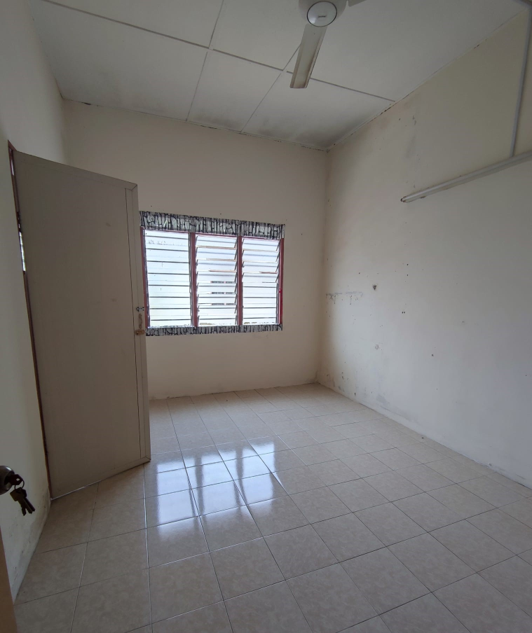 Kamunting Double Storey Endlot Terrace House - photo 4