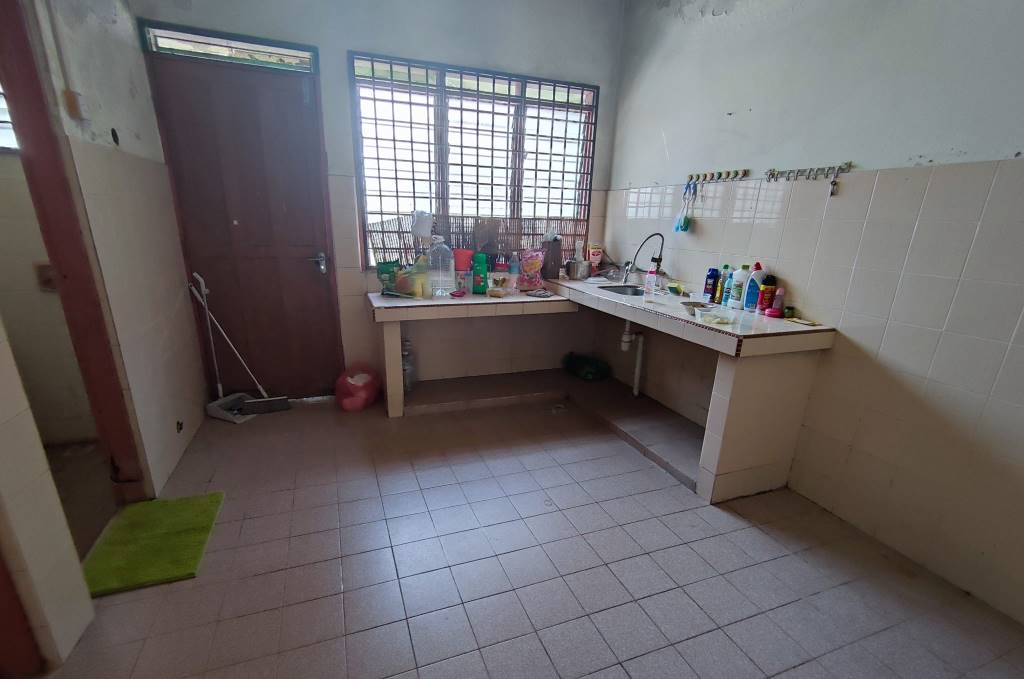 Kamunting Double Storey Endlot Terrace House - photo 8