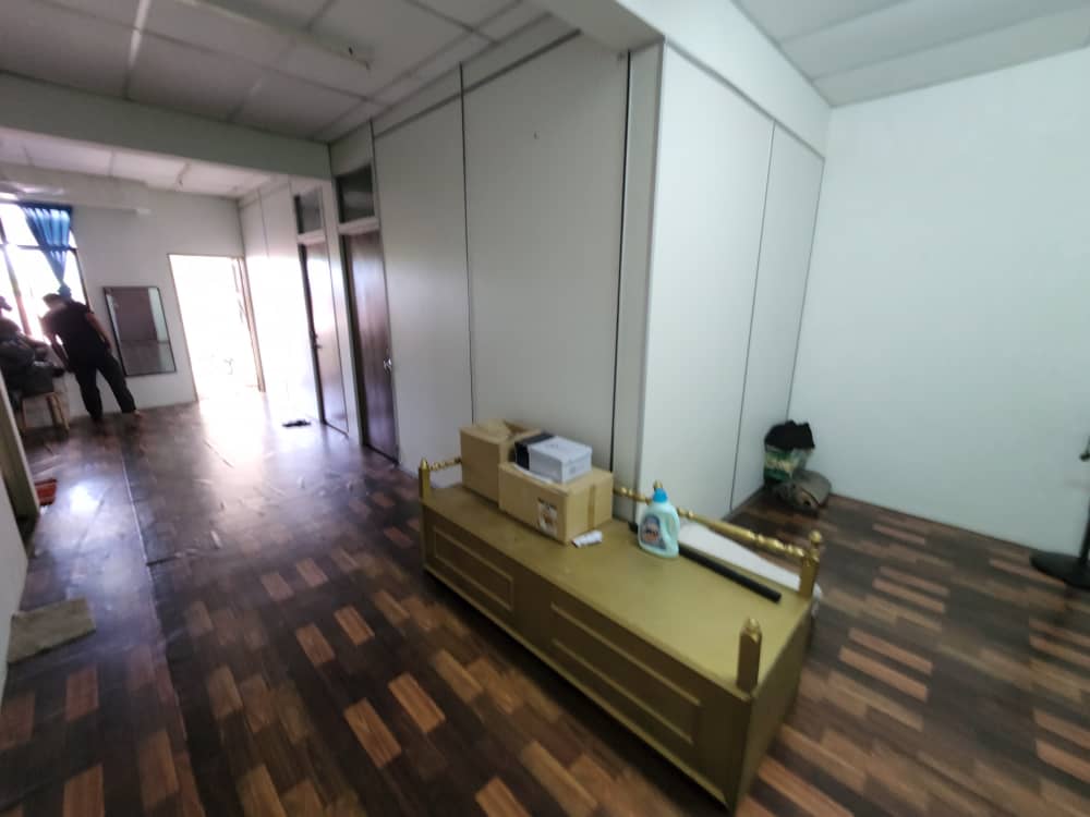 Best location Double Storey Shop Kamunting Sale - photo 5