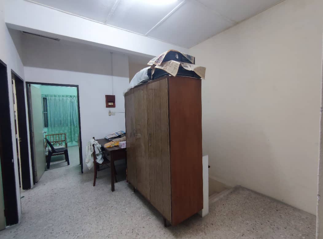 Hot Area Taman Pertama 9 Double Storey For Sale - photo 6