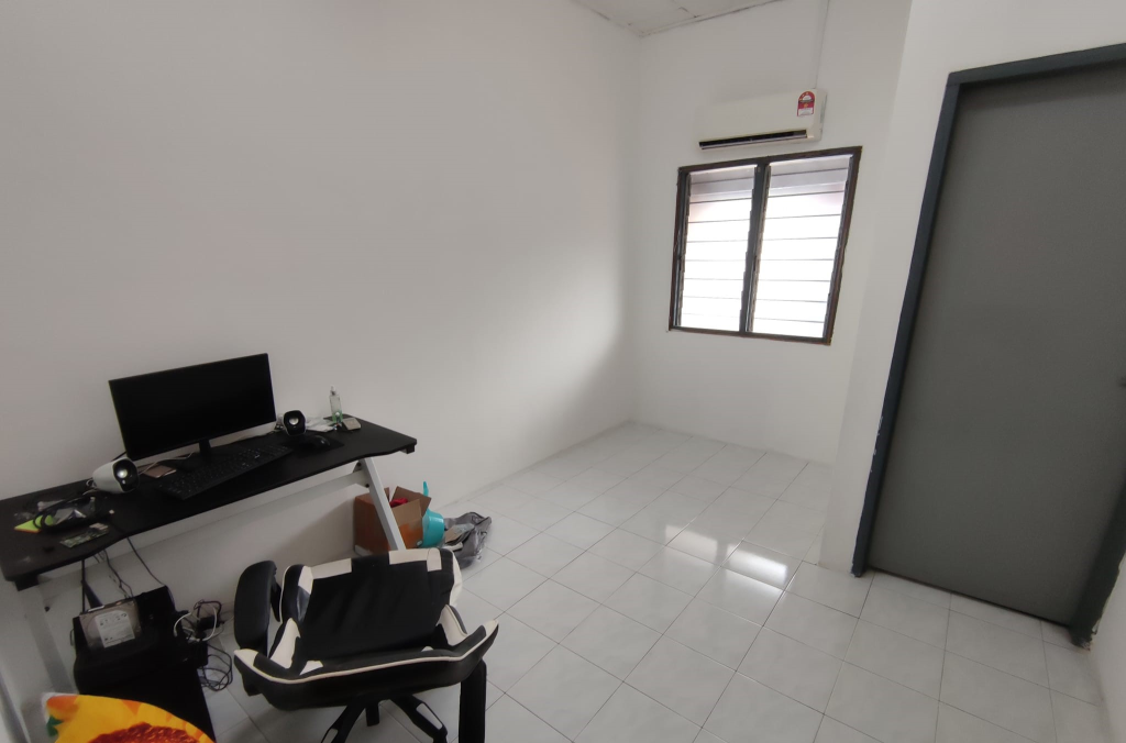 Kamunting Double Storey House for sale - photo 5