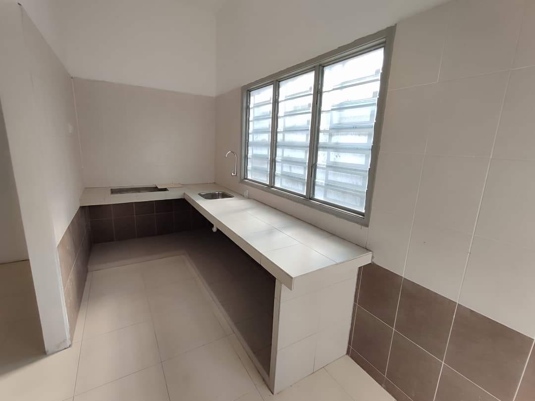 Rumah Setingkat Pegangan Bebas Taman Kaya Dijual - photo 6