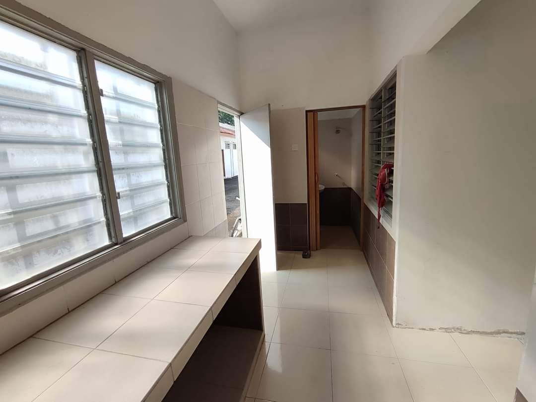 Rumah Setingkat Pegangan Bebas Taman Kaya Dijual - photo 7