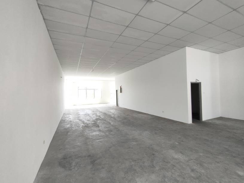 1ST Floor Shop Hillpark Avenue Benson - photo 2