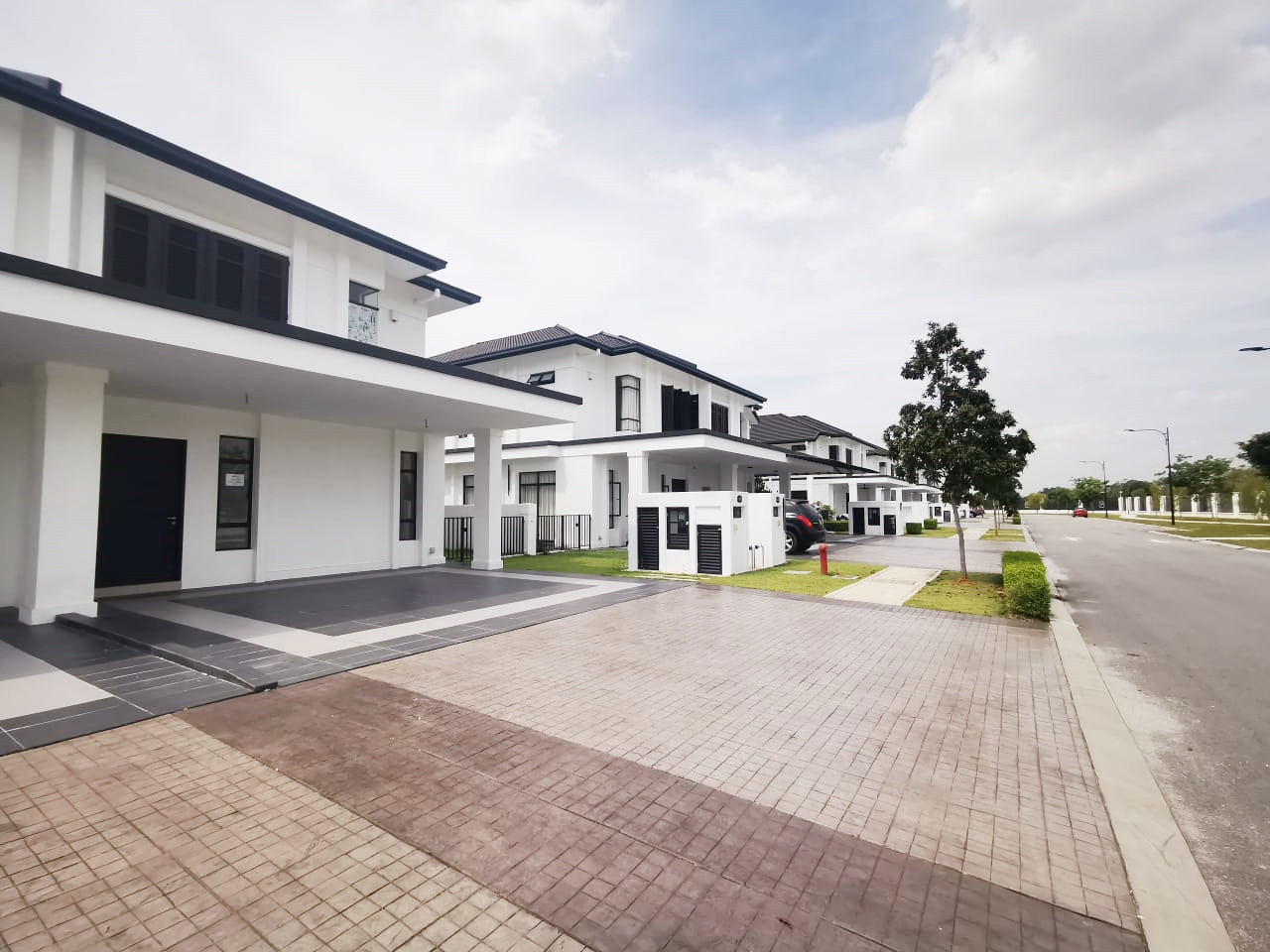 Facing Open Semi-D Norton Eco Grandeur by Chee Hin - photo 2