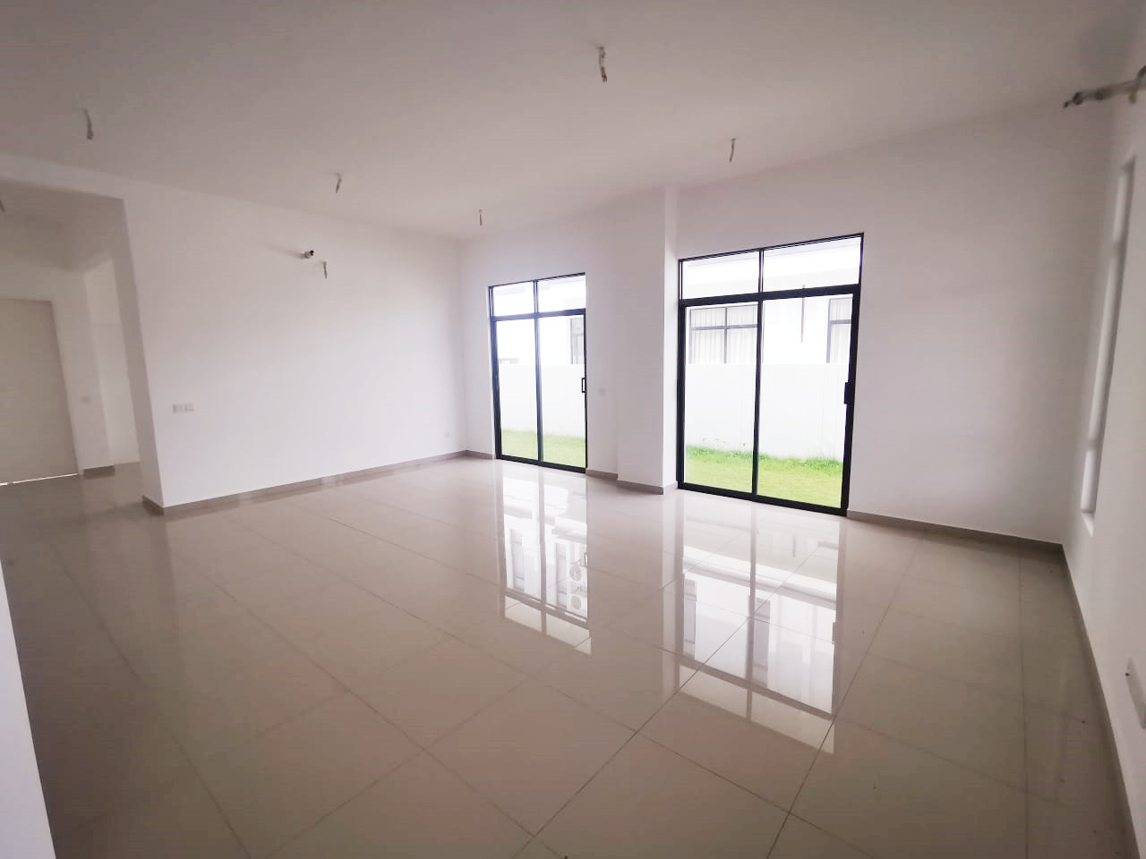 Facing Open Semi-D Norton Eco Grandeur by Chee Hin - photo 4