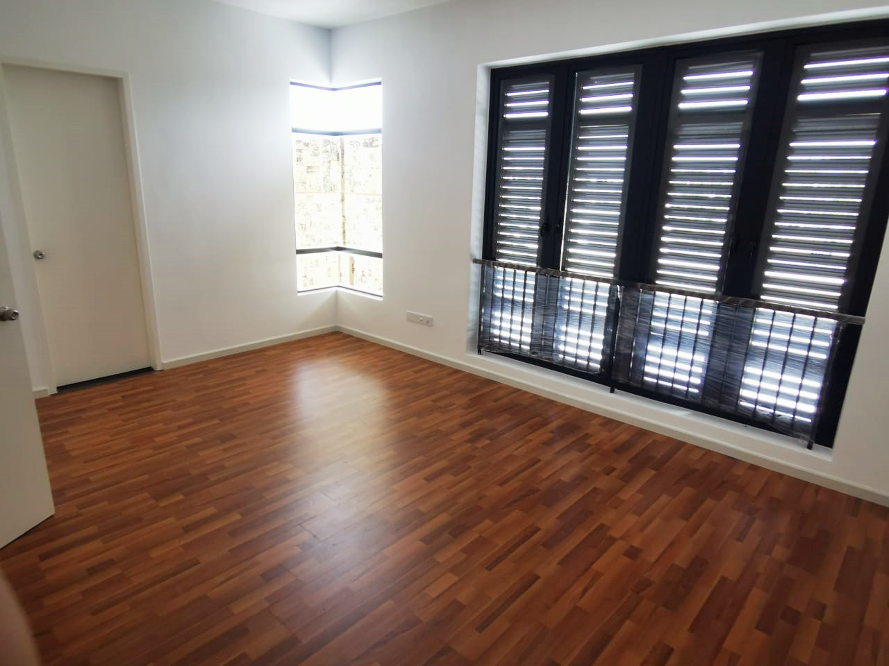 Facing Open Semi-D Norton Eco Grandeur by Chee Hin - photo 13