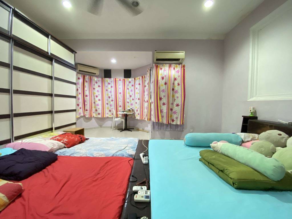 Non Bumi 2 Sty House Sek 7 Shah Alam by Emily - photo 9