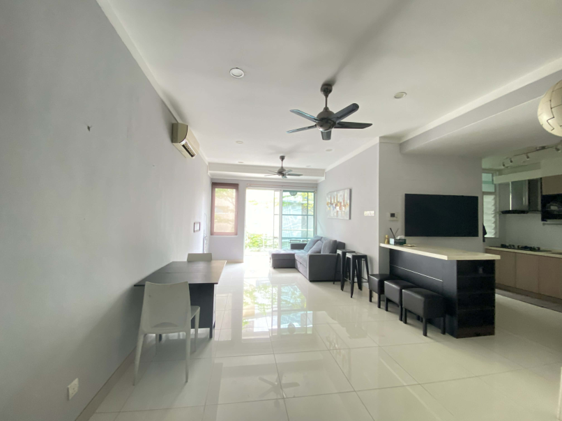 Aqua Villa Townhouse Sek 7 Shah Alam by Emily
