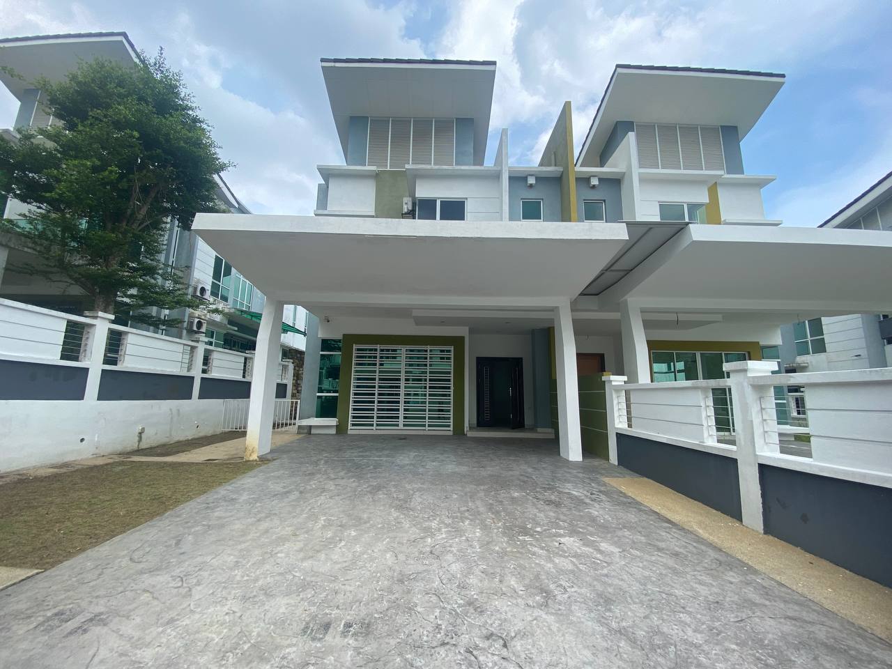 Semi D House Greenhill Residence U10 by Emily