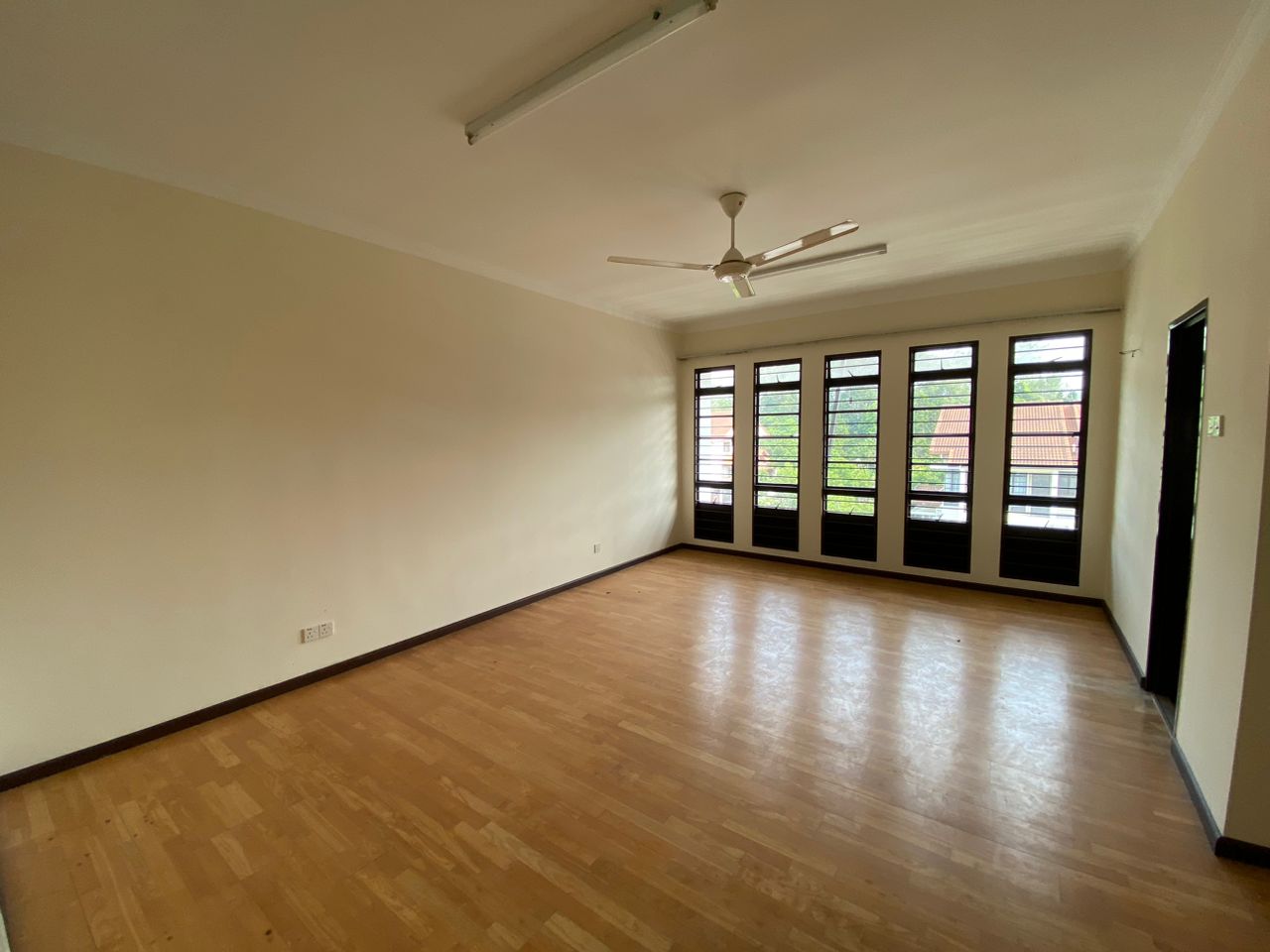1 BK5E, Hening 2 and half sty for sale - photo 13