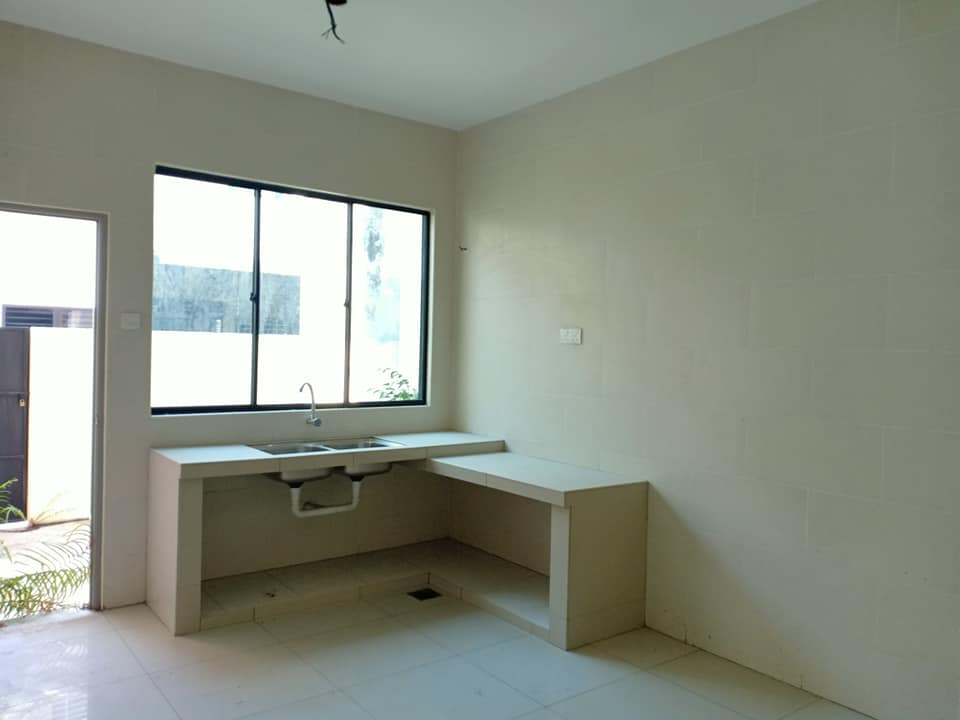 Brand New Lapangan Hartamas Double Storey House - photo 3