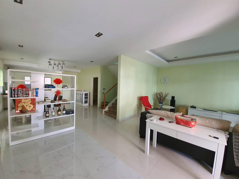 Fully Furnished Pulai Heights Two Storey Semi D - photo 2