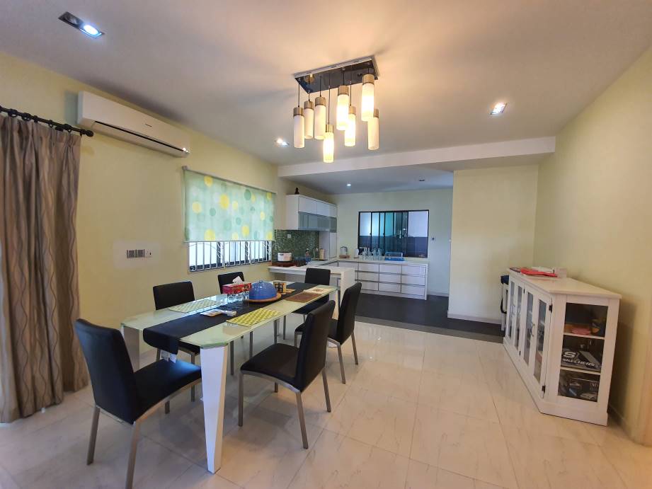 Fully Furnished Pulai Heights Two Storey Semi D - photo 3
