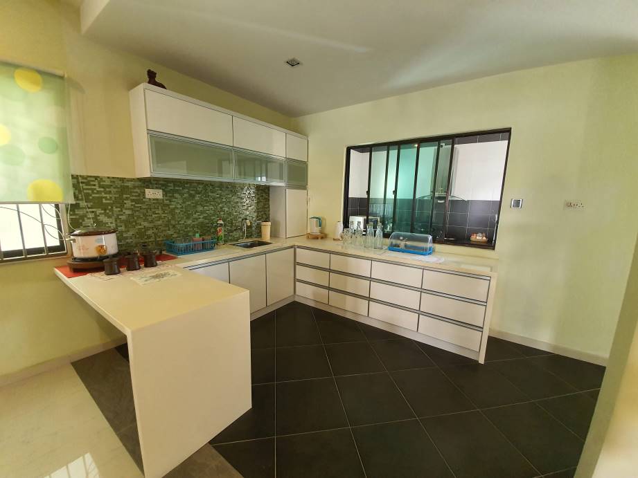 Fully Furnished Pulai Heights Two Storey Semi D - photo 4