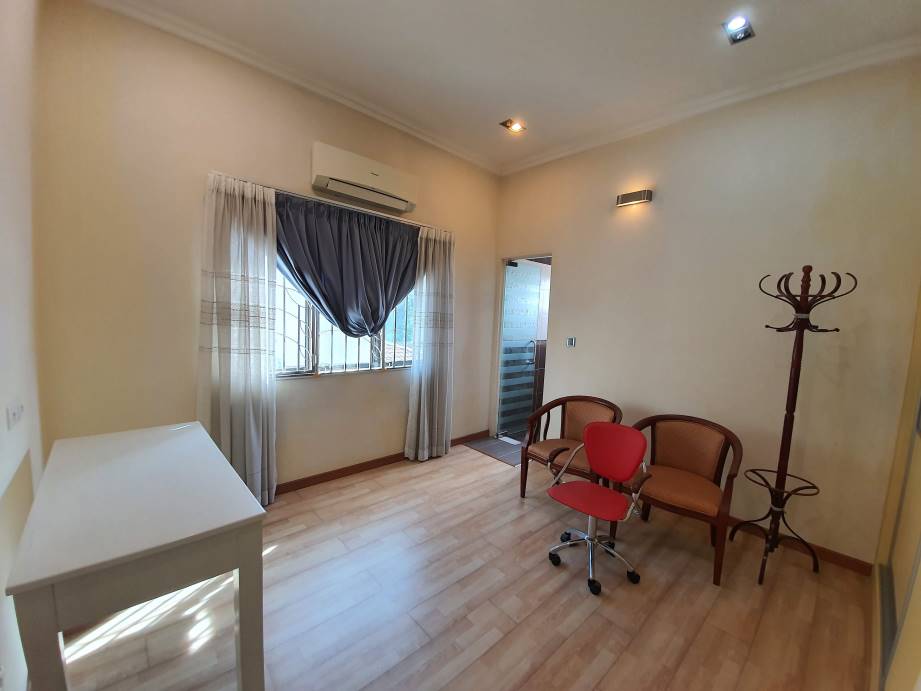Fully Furnished Pulai Heights Two Storey Semi D - photo 6