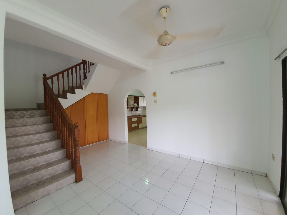 Double Storey Corner House For Rent - photo 2