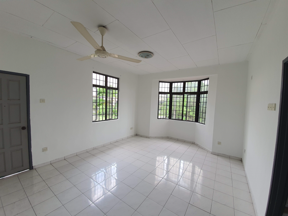 Double Storey Corner House For Rent - photo 4