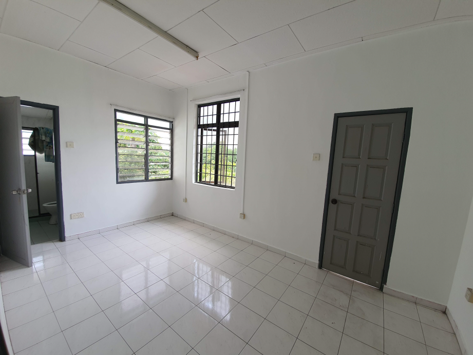 Double Storey Corner House For Rent - photo 5