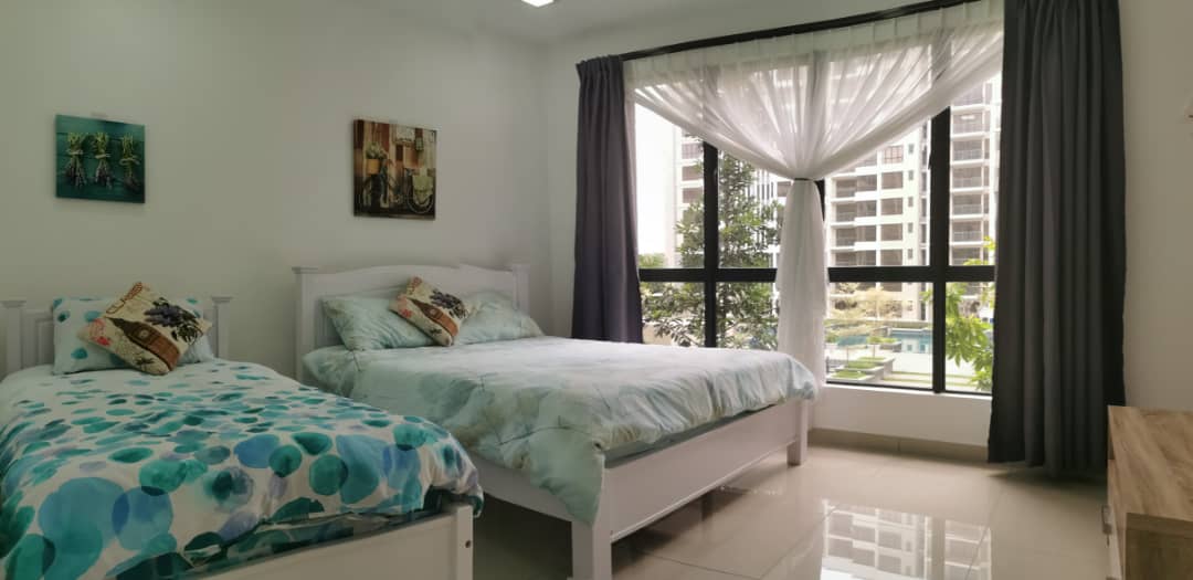 Fully Furnished Upper East Condo at Tiger Lane - photo 2