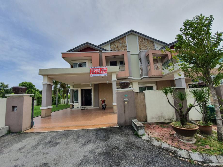 Bdr Seri Botani Semi D house corner lot for sale