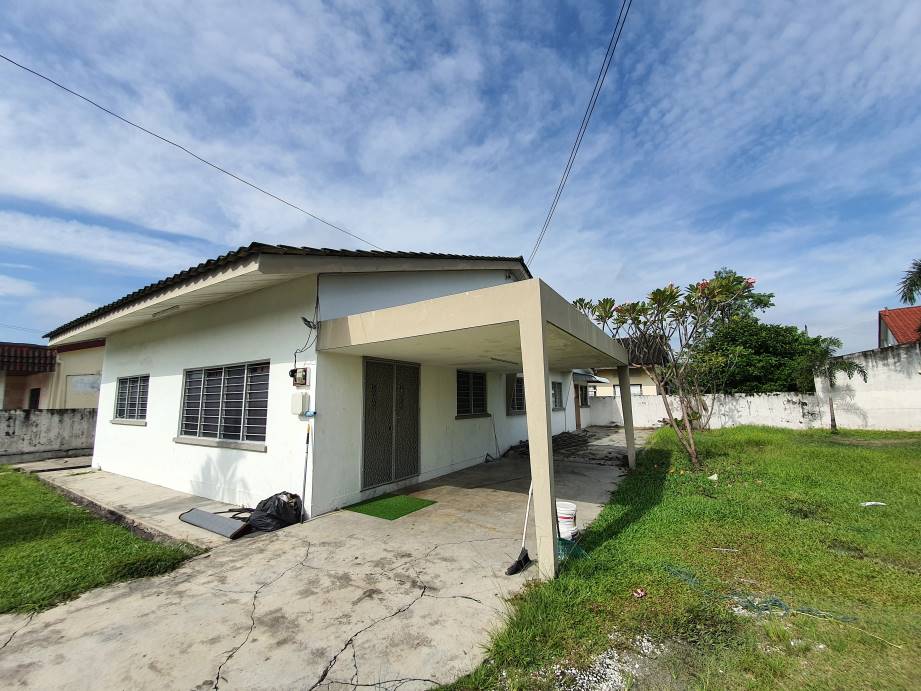 Pasir Putih Single Storey Bungalow for Rent - photo 11