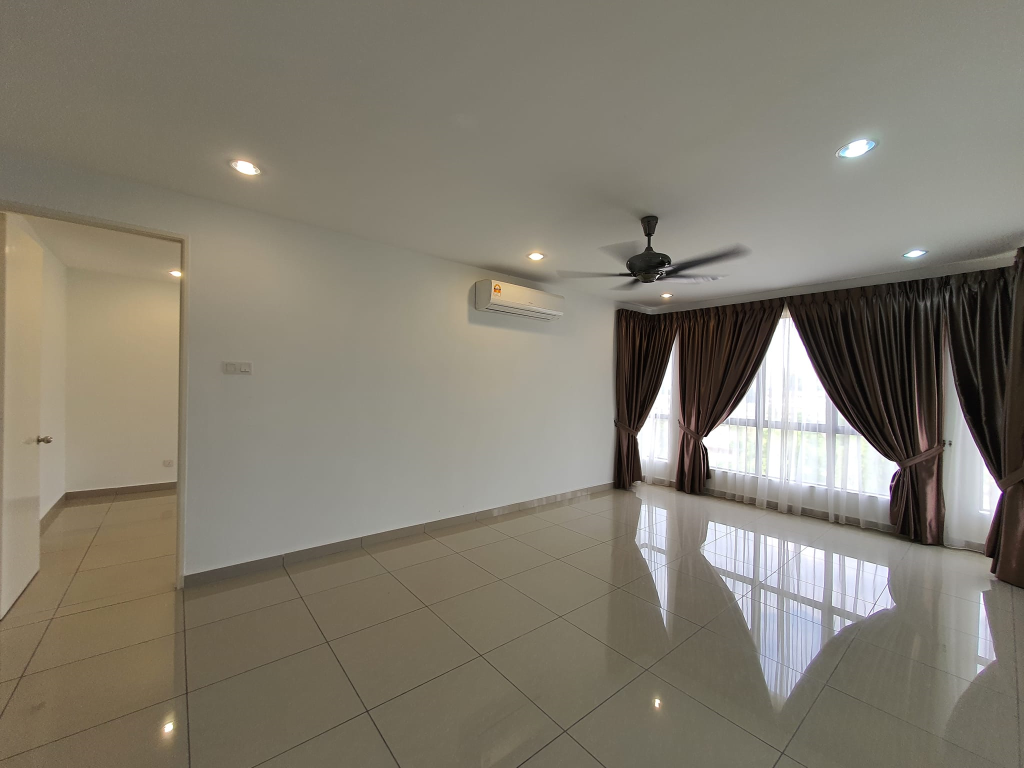 Upper East Condo Corner unit for Sale - photo 2