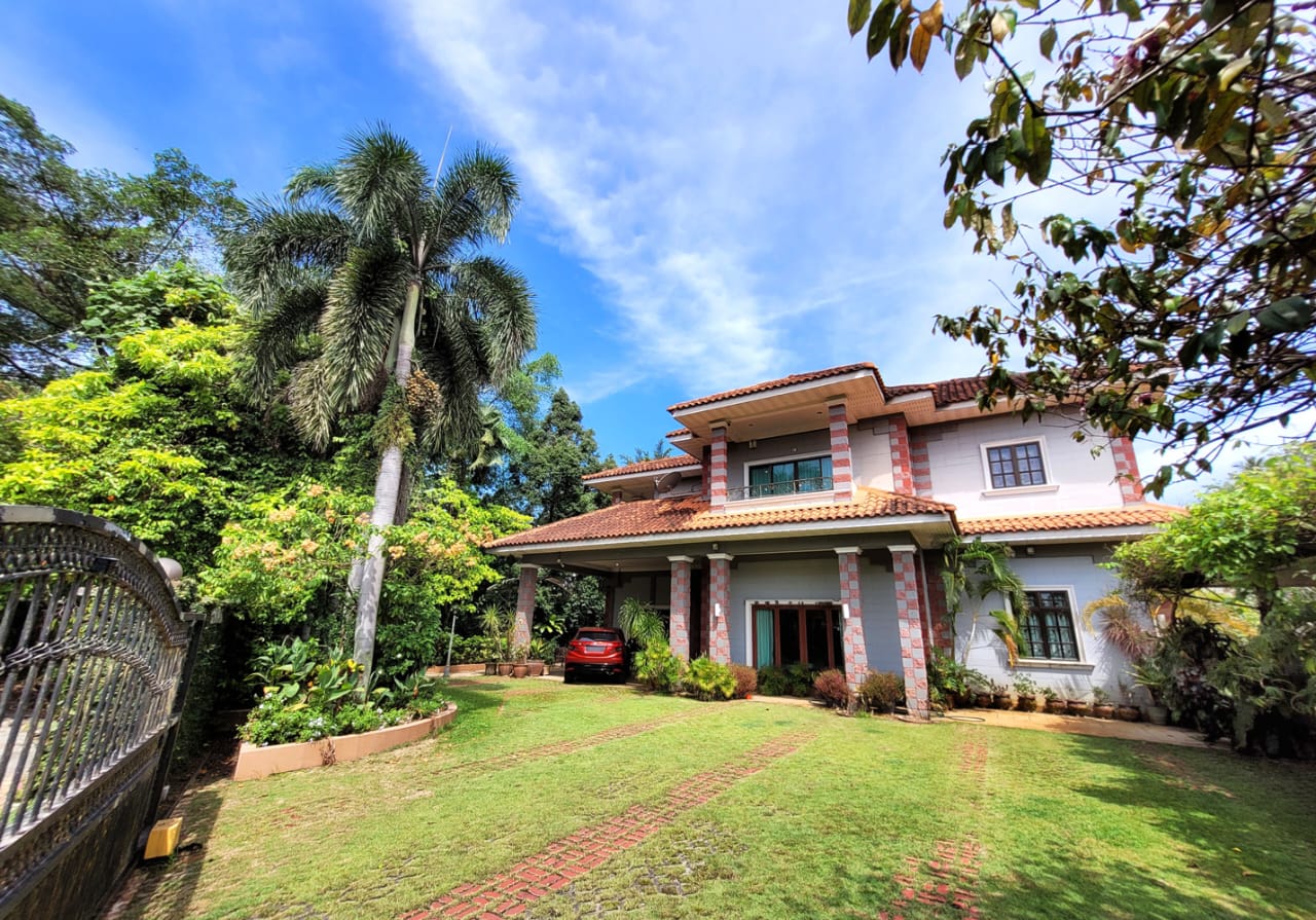 Off Taman Canning Bungalow near polo ground ipoh