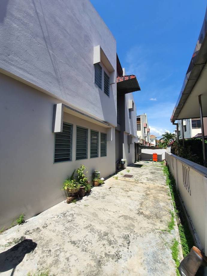 Silibin First Garden Taman Pertama semi d House - photo 2