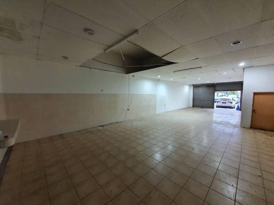 Jalan Pasir Puteh GF Shop main road Maybank - photo 2