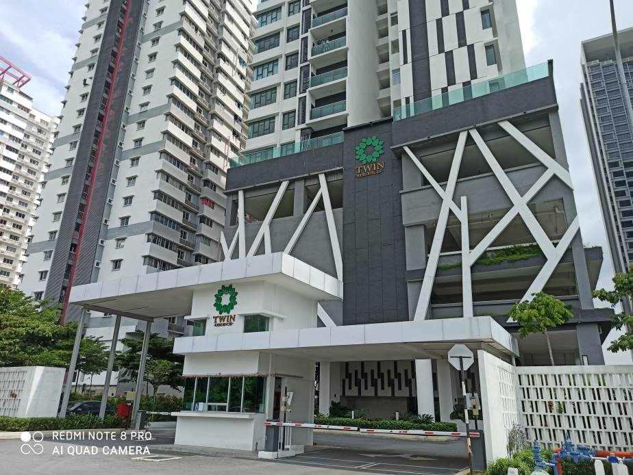 Twinz Residence Puchong earn 200k - photo 1