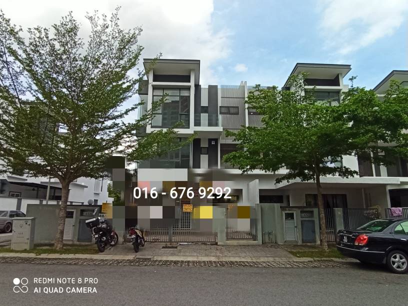 3 sty villa at Kajang below market 174k