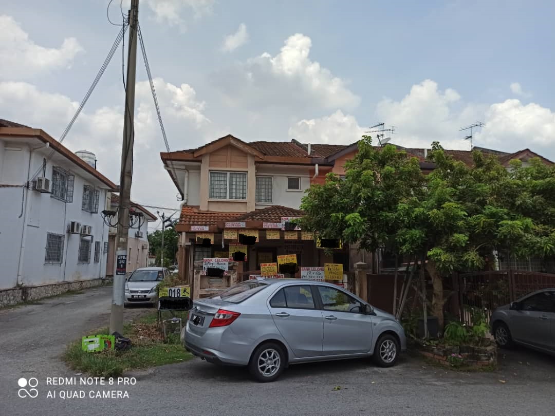 2 sty house at Puncak Jalil, below market 130k - photo 1