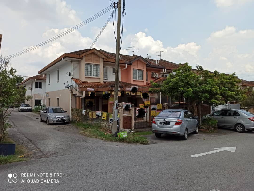 2 sty house at Puncak Jalil, below market 130k - photo 2