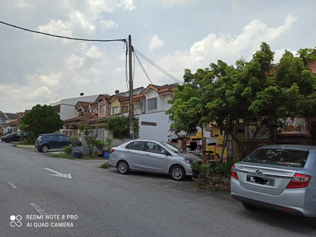 2 sty house at Puncak Jalil, below market 130k - photo 3