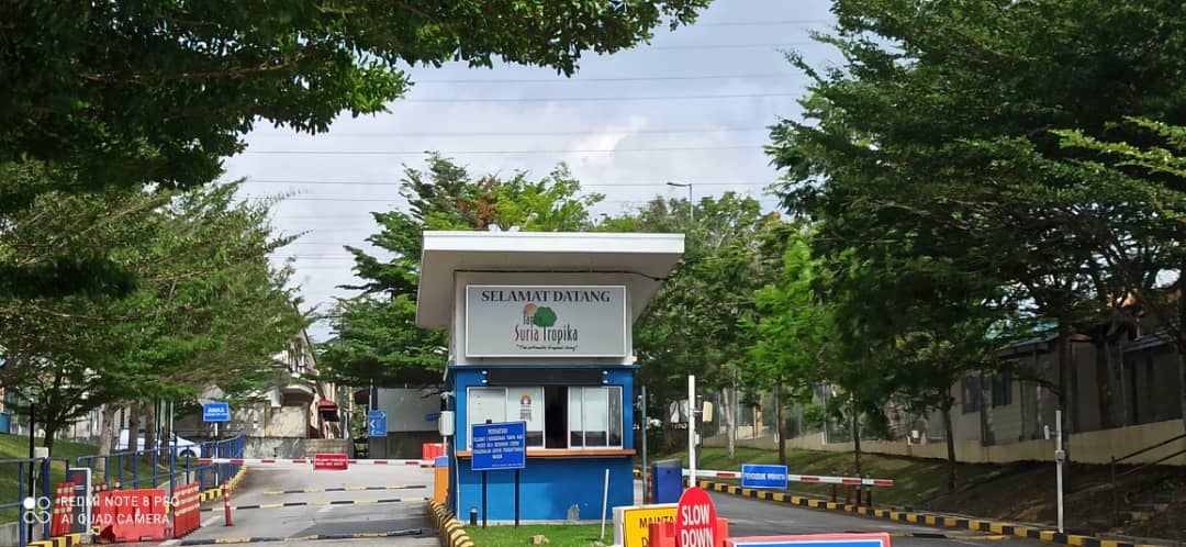 3 sty superlink house at Seri Kembangan, Earn 203k