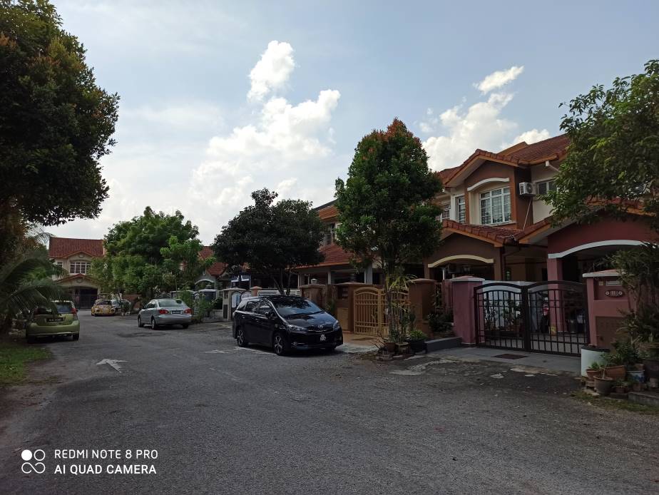 2 sty house at Putra Heights, Below Market 209k - photo 2