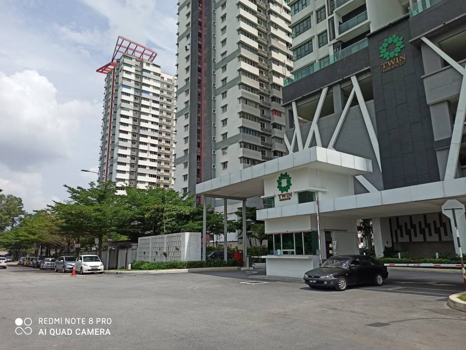 Twinz Residence Puchong Below Market 241k - photo 2
