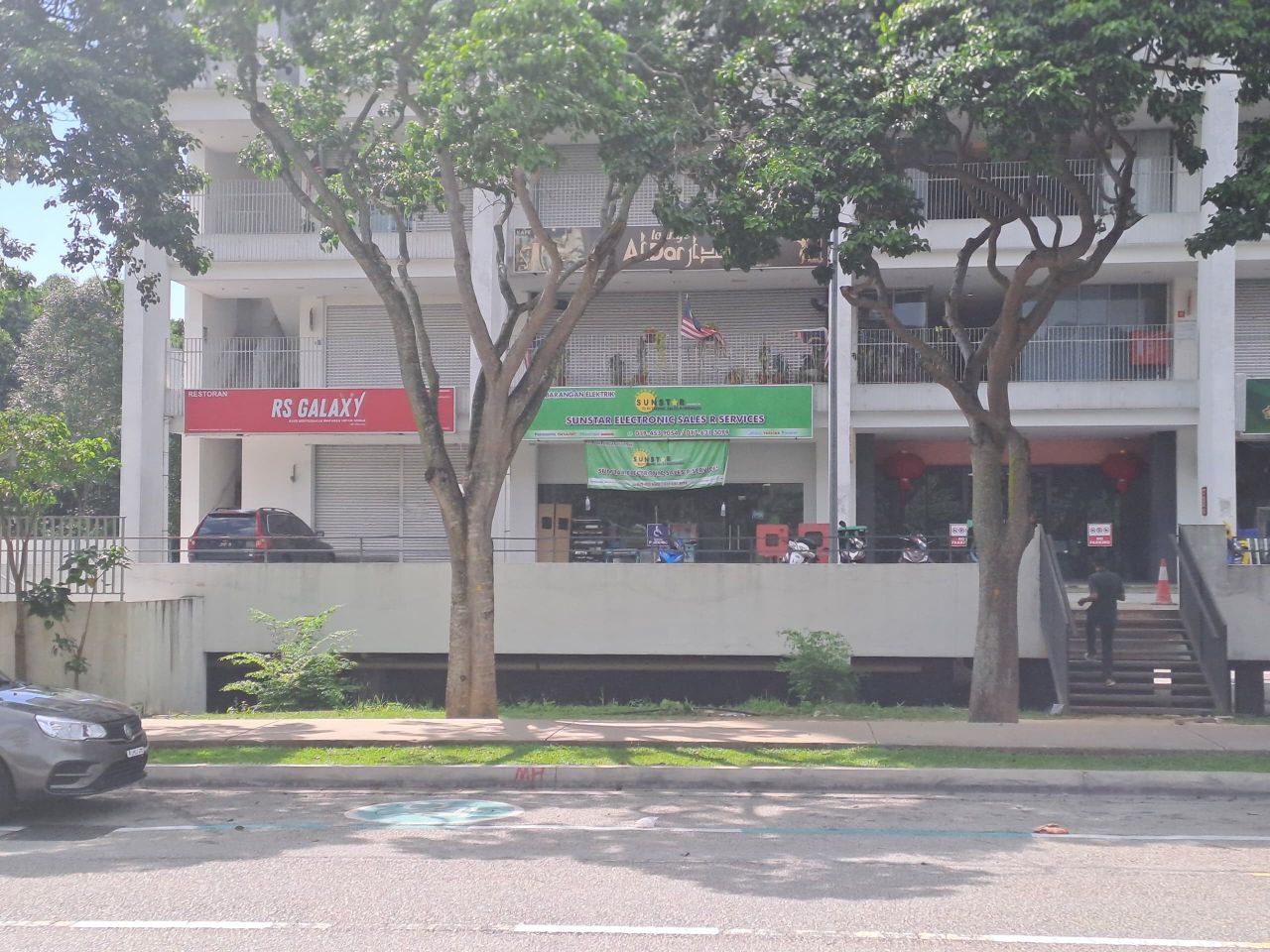 Retail Shop Unit In  ...