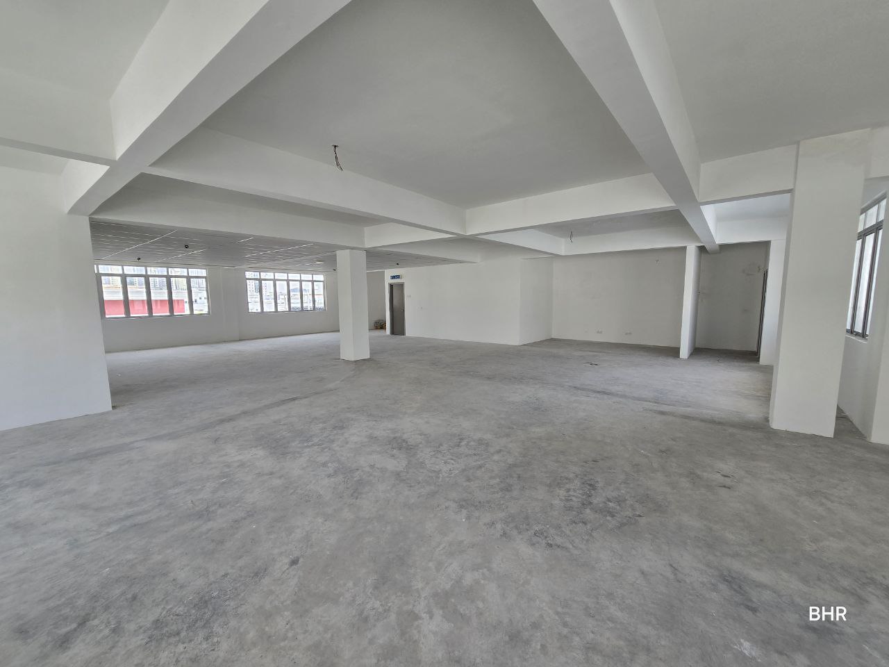 4 STOREY END LOT SHO ...