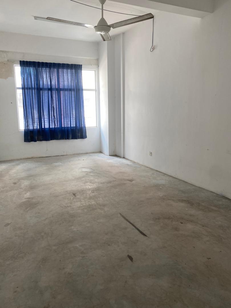 3 Storey Shoo Lot At Seksyen U5 - photo 4
