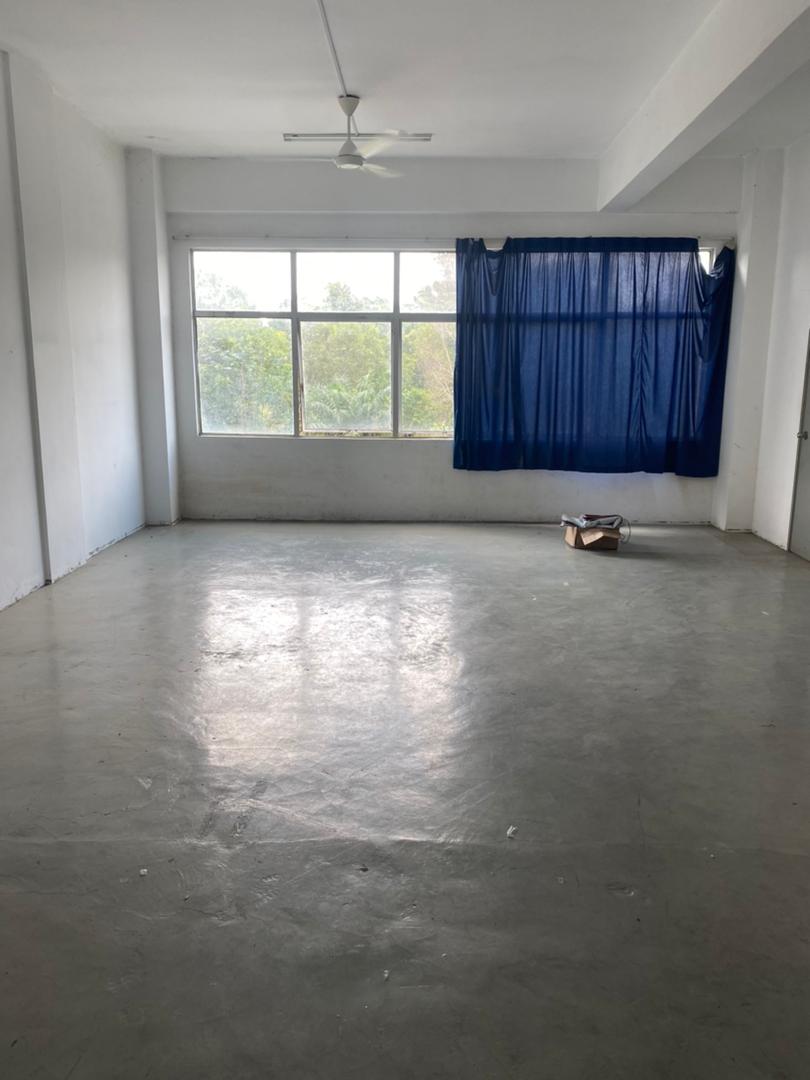 3 Storey Shoo Lot At Seksyen U5 - photo 6