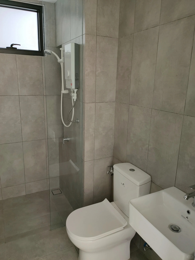 Emerald 9, Persiaran Awana for sale - photo 2