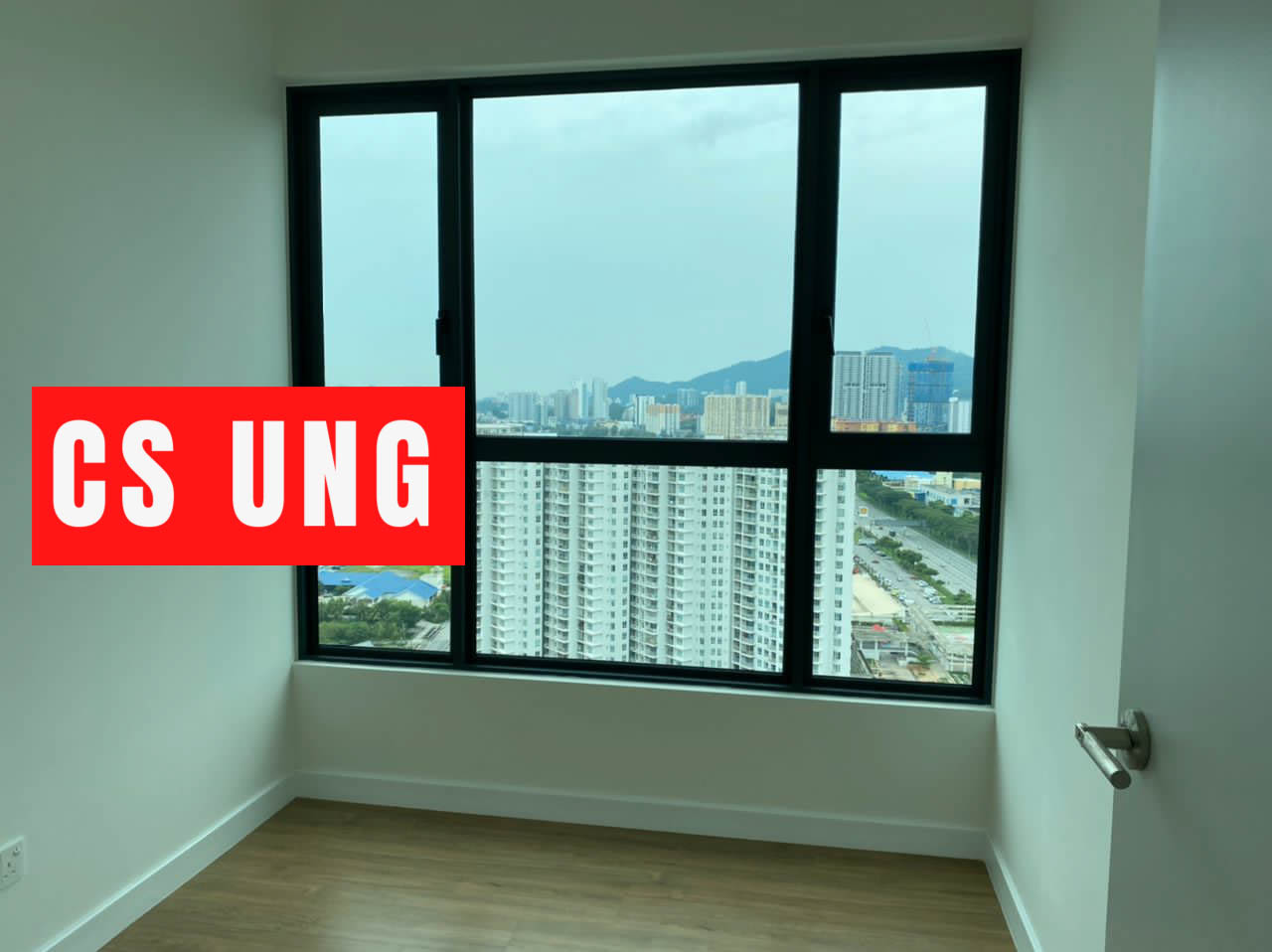 3 Residence 1033sf - photo 4