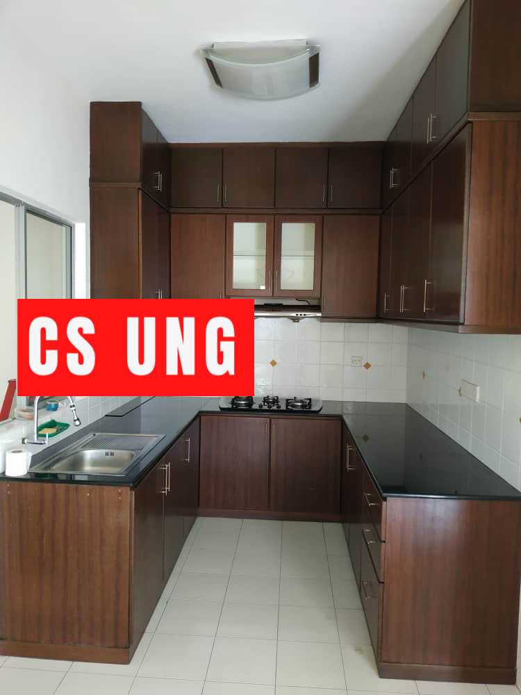 Putra Place 1045sf Poolview - photo 1