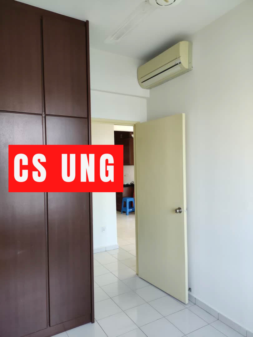 Putra Place 1045sf Poolview - photo 2