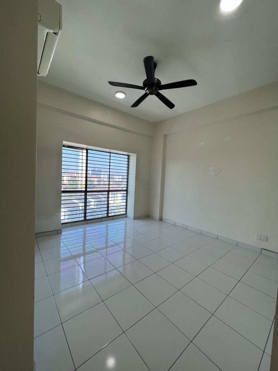 Suria Residence 4r2b PF 1344sqft RM1550 - photo 3